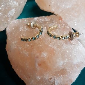 Ladies earrings in light blue sparkly look